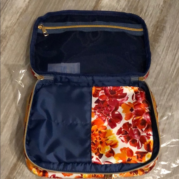 NWT Bebe Makeup case - Picture 3 of 5